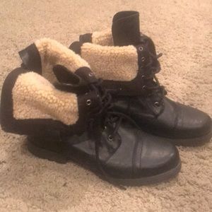 American Eagle women’s size 8.5 boots.